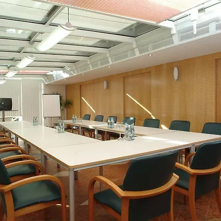 Airporthotel - Am Airport 4*